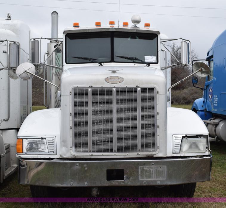 image for item K2354 1999 Peterbilt 377 semi truck