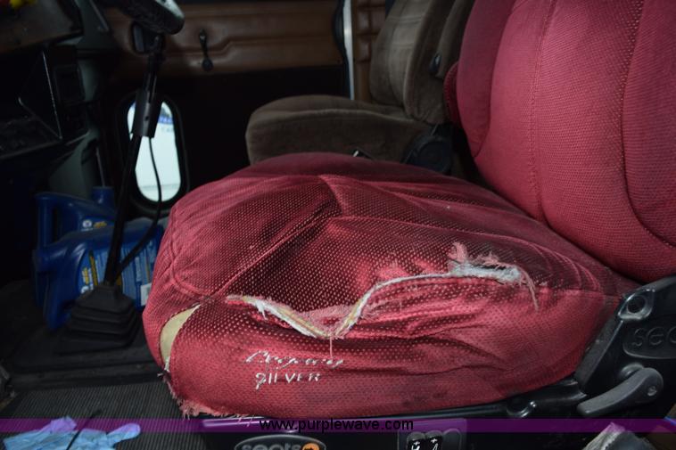 image for item K2354 1999 Peterbilt 377 semi truck