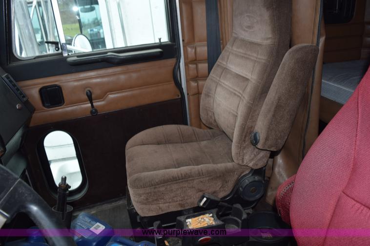 image for item K2354 1999 Peterbilt 377 semi truck