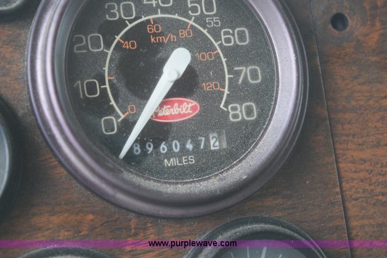 image for item K2354 1999 Peterbilt 377 semi truck