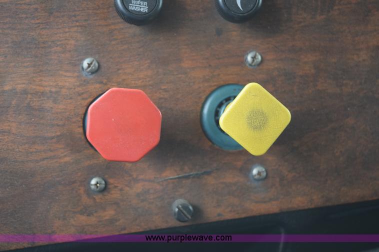 image for item K2354 1999 Peterbilt 377 semi truck