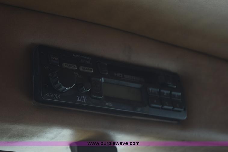 image for item K2354 1999 Peterbilt 377 semi truck