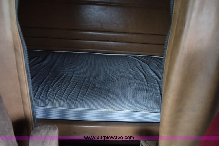 image for item K2354 1999 Peterbilt 377 semi truck