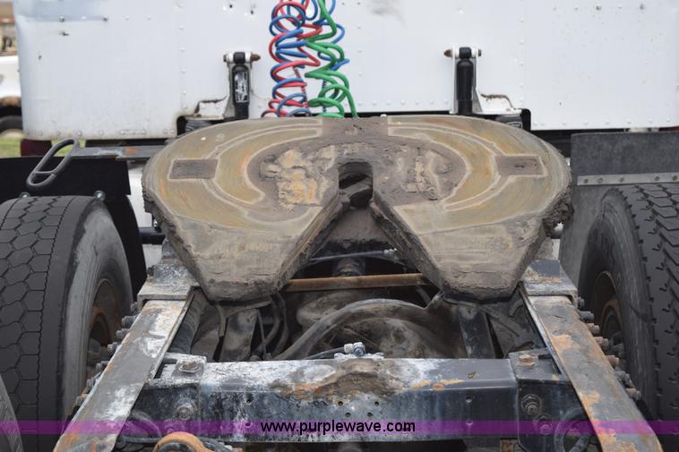 image for item K2354 1999 Peterbilt 377 semi truck