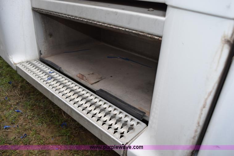 image for item K2354 1999 Peterbilt 377 semi truck