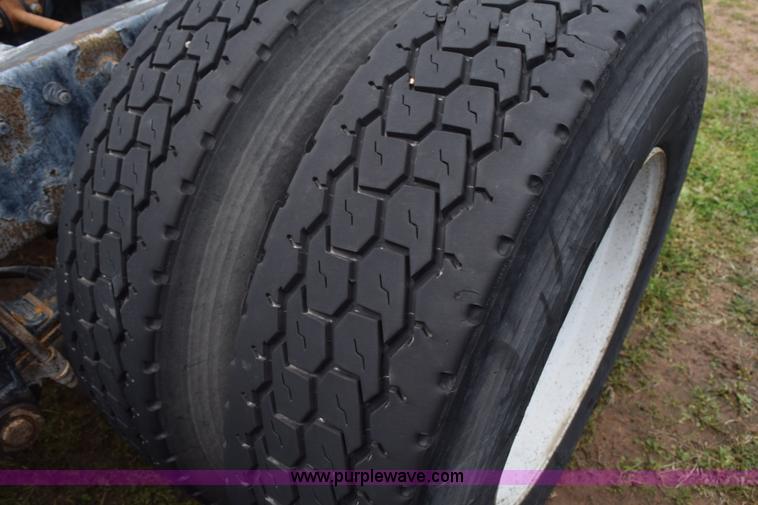 image for item K2354 1999 Peterbilt 377 semi truck