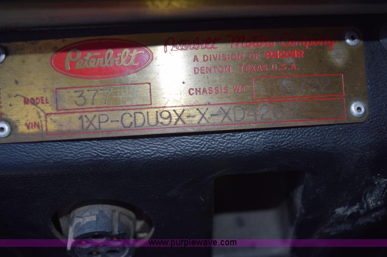 image for item K2354 1999 Peterbilt 377 semi truck