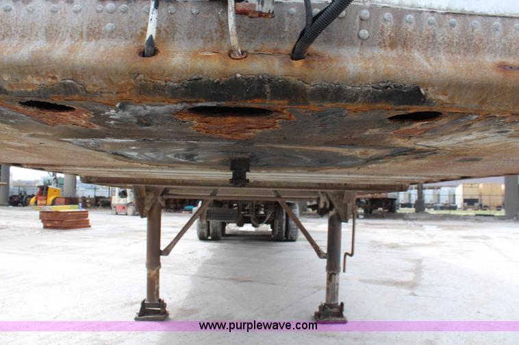 image for item K6836 1983 Dorsey dry van trailer