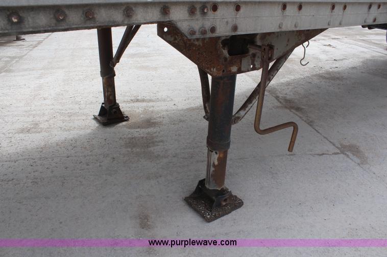 image for item K6836 1983 Dorsey dry van trailer