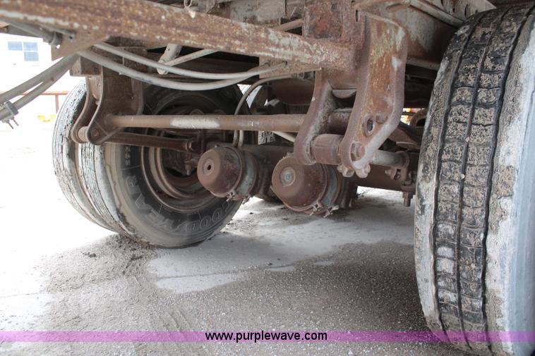 image for item K6836 1983 Dorsey dry van trailer