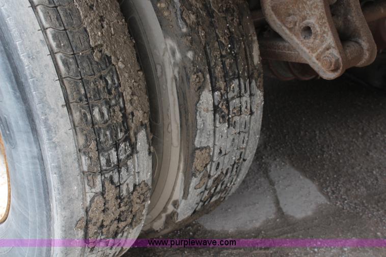 image for item K6836 1983 Dorsey dry van trailer