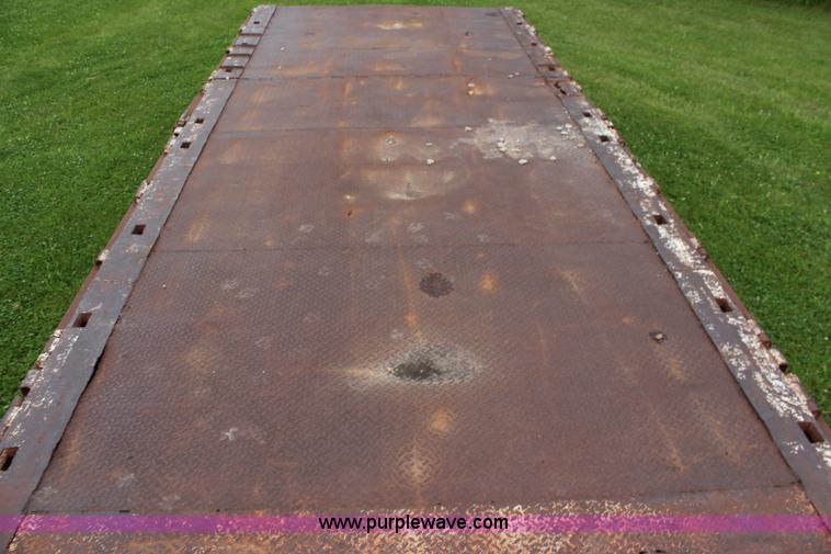 image for item K6910 1982 Trail King equipment trailer