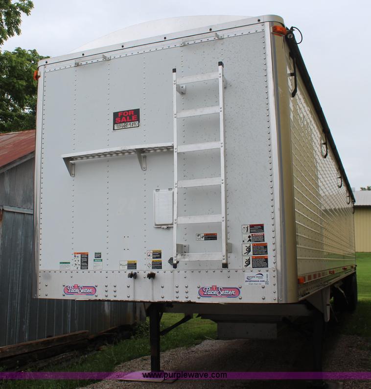 image for item K6925 2008 Wilson DWH551 Pace Setter double hopper grain trailer