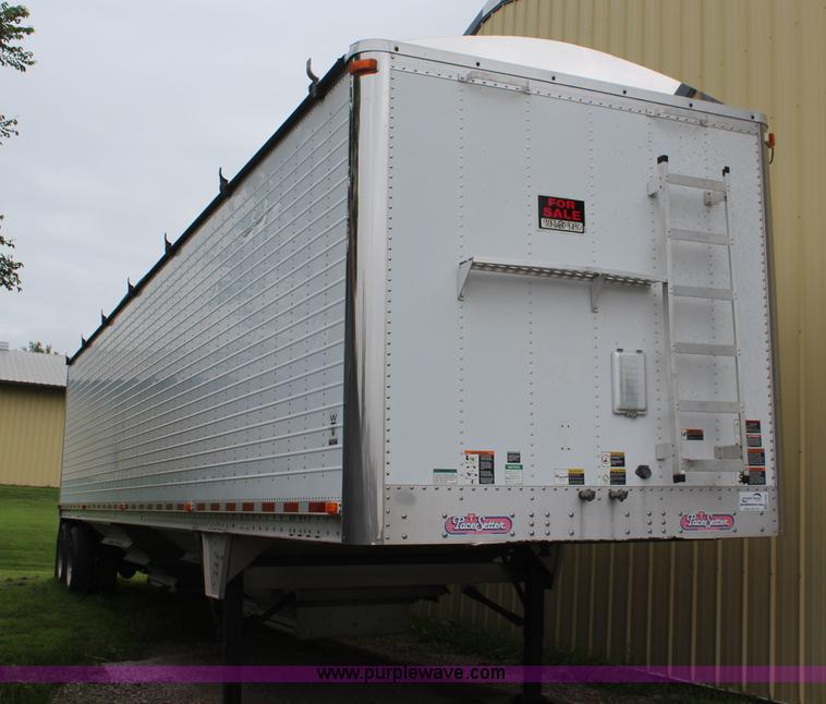 image for item K6925 2008 Wilson DWH551 Pace Setter double hopper grain trailer