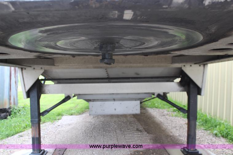 image for item K6925 2008 Wilson DWH551 Pace Setter double hopper grain trailer