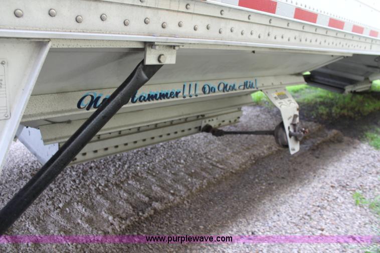 image for item K6925 2008 Wilson DWH551 Pace Setter double hopper grain trailer