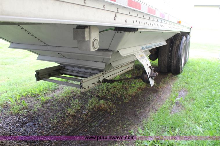 image for item K6925 2008 Wilson DWH551 Pace Setter double hopper grain trailer