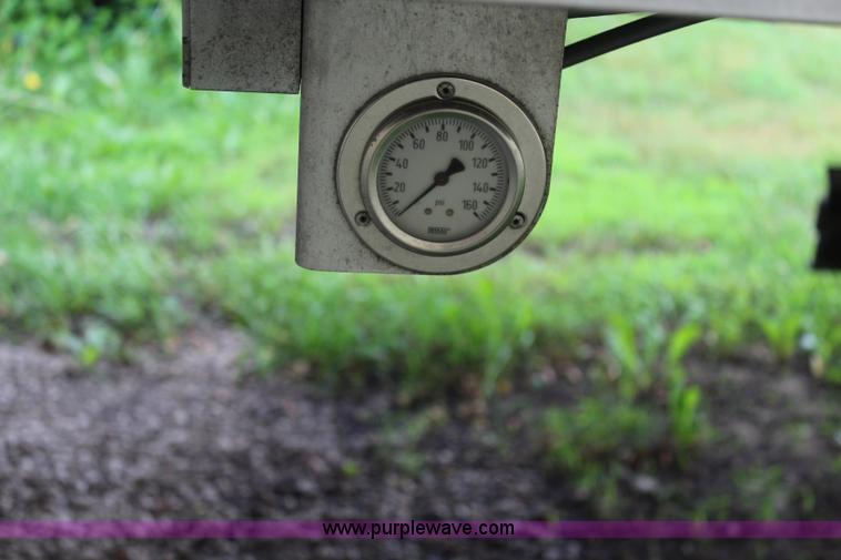 image for item K6925 2008 Wilson DWH551 Pace Setter double hopper grain trailer