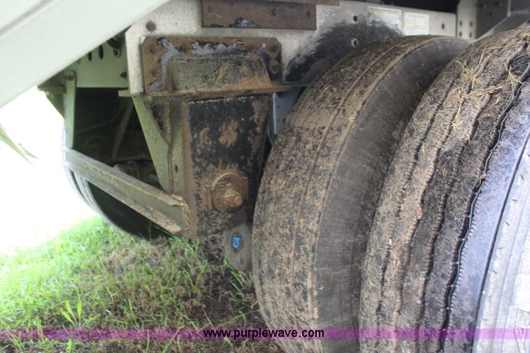 image for item K6925 2008 Wilson DWH551 Pace Setter double hopper grain trailer