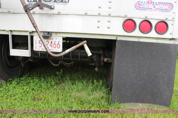 image for item K6925 2008 Wilson DWH551 Pace Setter double hopper grain trailer