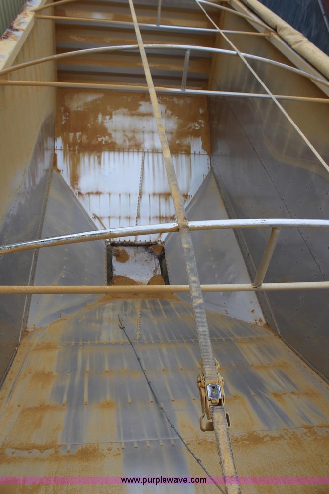 image for item K6925 2008 Wilson DWH551 Pace Setter double hopper grain trailer