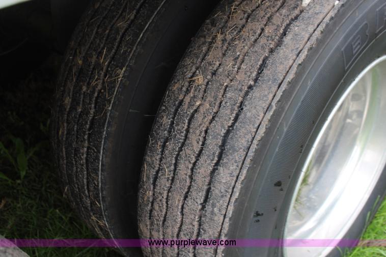 image for item K6925 2008 Wilson DWH551 Pace Setter double hopper grain trailer