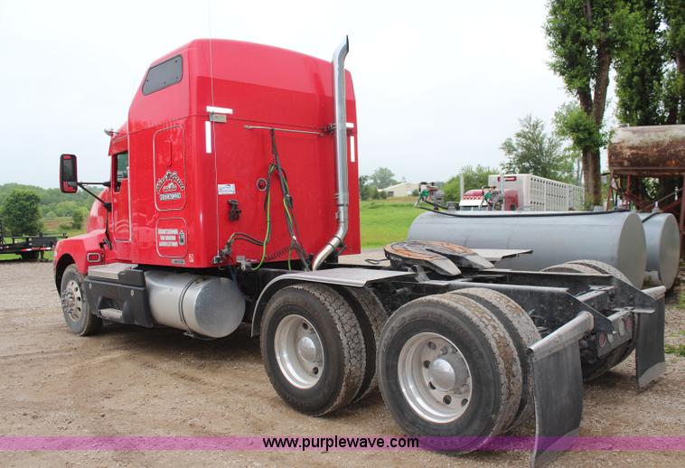 image for item K6926 2005 Kenworth T600 semi truck