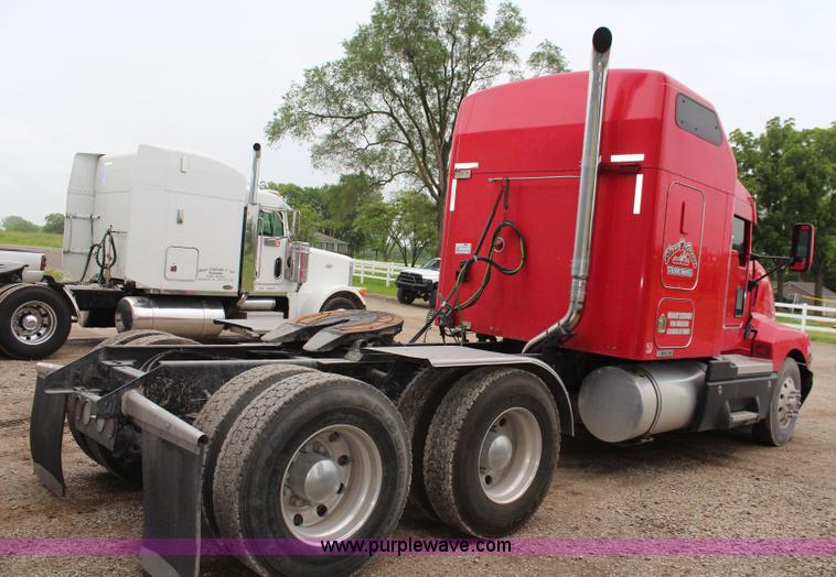 image for item K6926 2005 Kenworth T600 semi truck