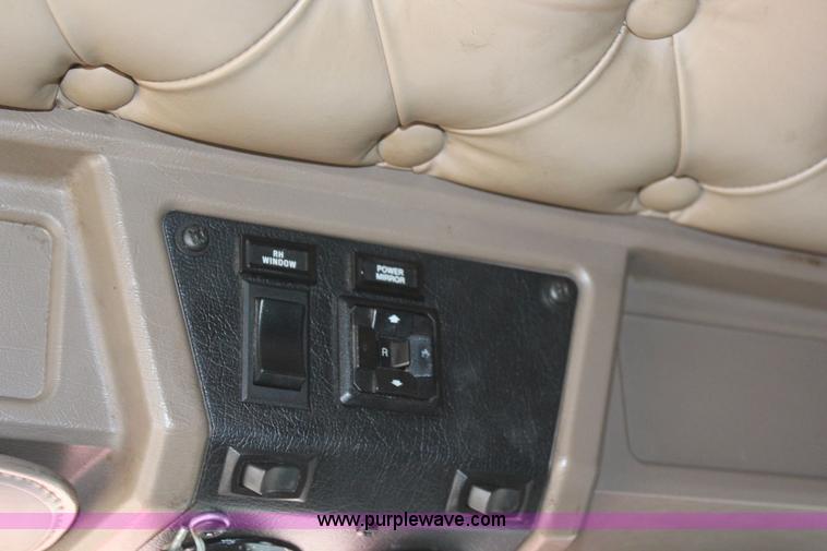 image for item K6926 2005 Kenworth T600 semi truck