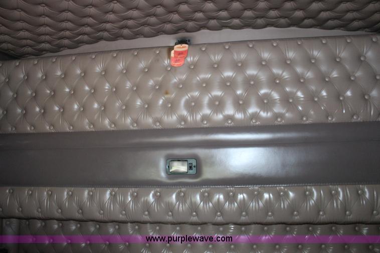 image for item K6926 2005 Kenworth T600 semi truck