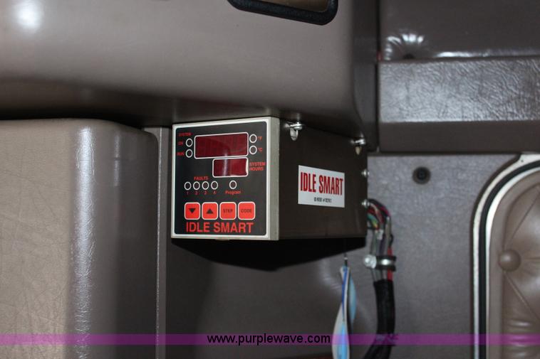 image for item K6926 2005 Kenworth T600 semi truck