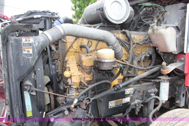 image for item K6926 2005 Kenworth T600 semi truck