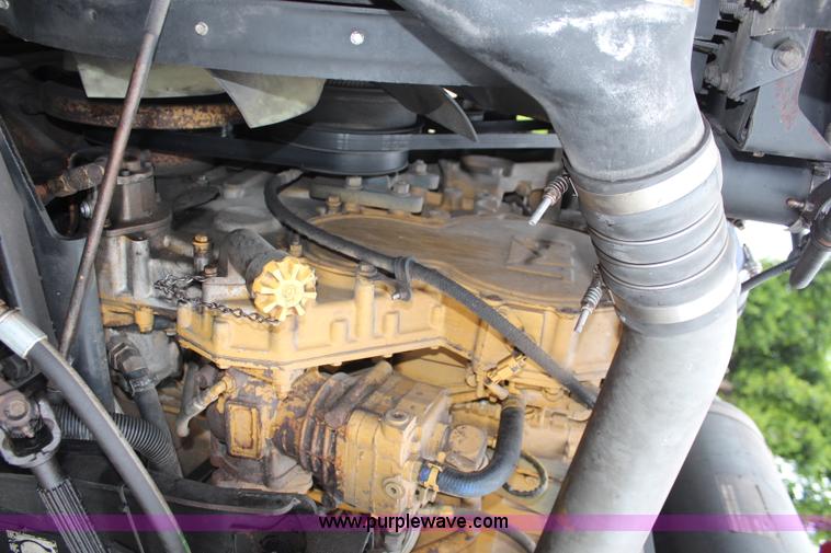 image for item K6926 2005 Kenworth T600 semi truck