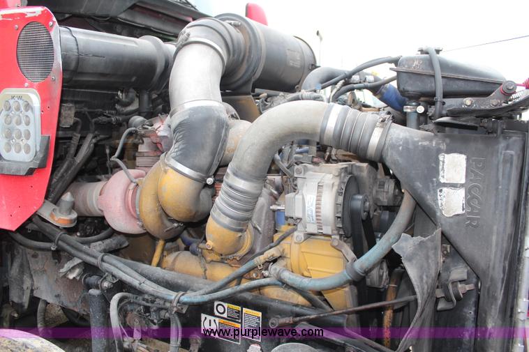 image for item K6926 2005 Kenworth T600 semi truck