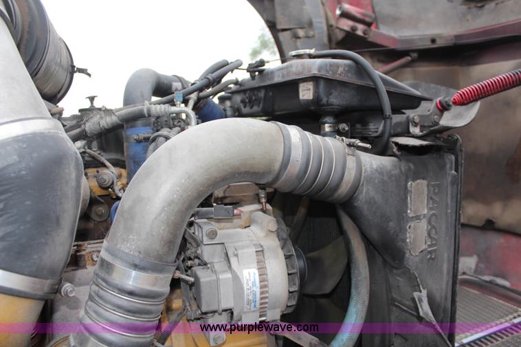 image for item K6926 2005 Kenworth T600 semi truck