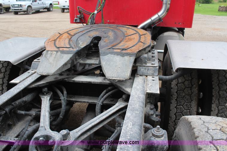 image for item K6926 2005 Kenworth T600 semi truck