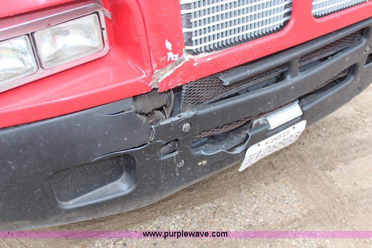 image for item K6926 2005 Kenworth T600 semi truck