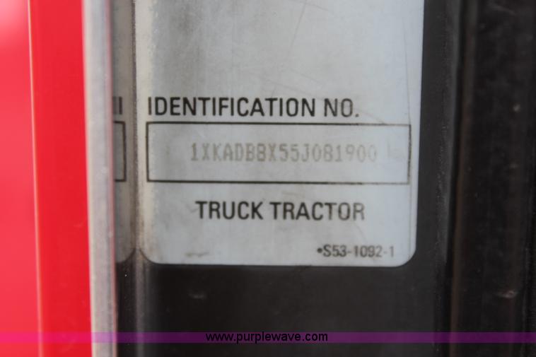 image for item K6926 2005 Kenworth T600 semi truck