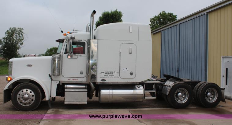 image for item K6927 2000 Peterbilt 378 semi truck