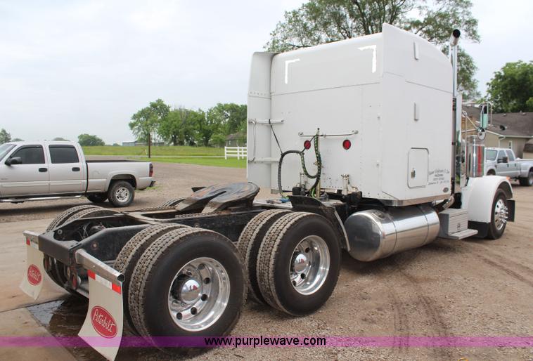 image for item K6927 2000 Peterbilt 378 semi truck