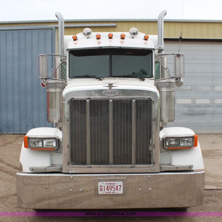 image for item K6927 2000 Peterbilt 378 semi truck