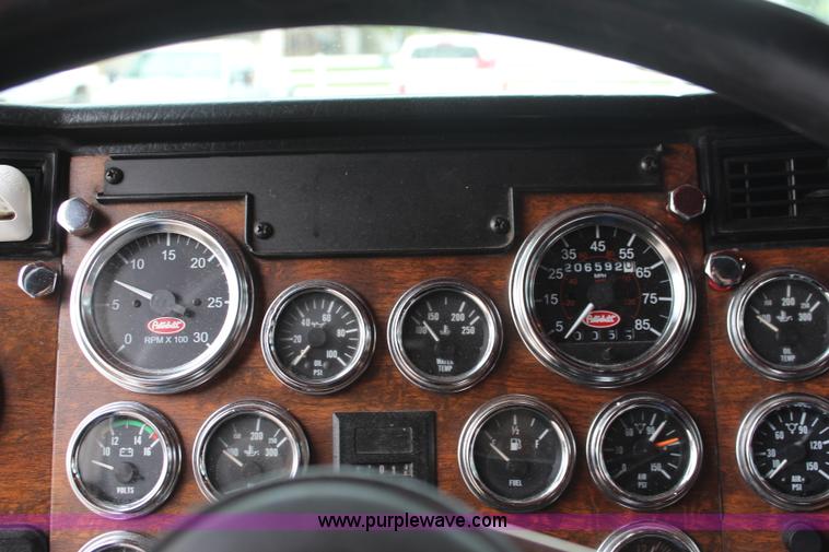 image for item K6927 2000 Peterbilt 378 semi truck