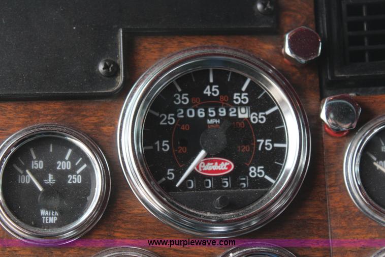 image for item K6927 2000 Peterbilt 378 semi truck