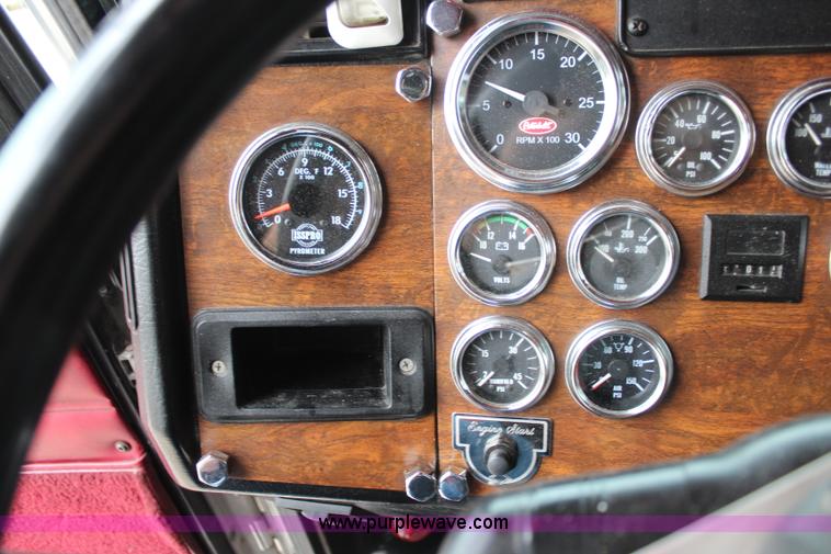 image for item K6927 2000 Peterbilt 378 semi truck