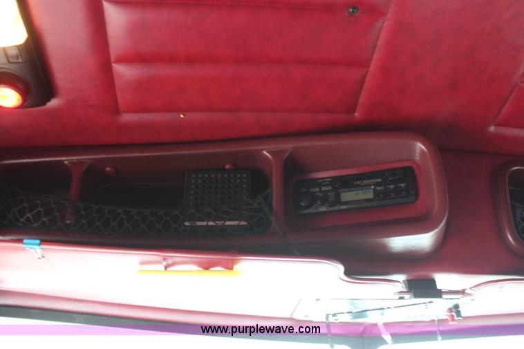 image for item K6927 2000 Peterbilt 378 semi truck