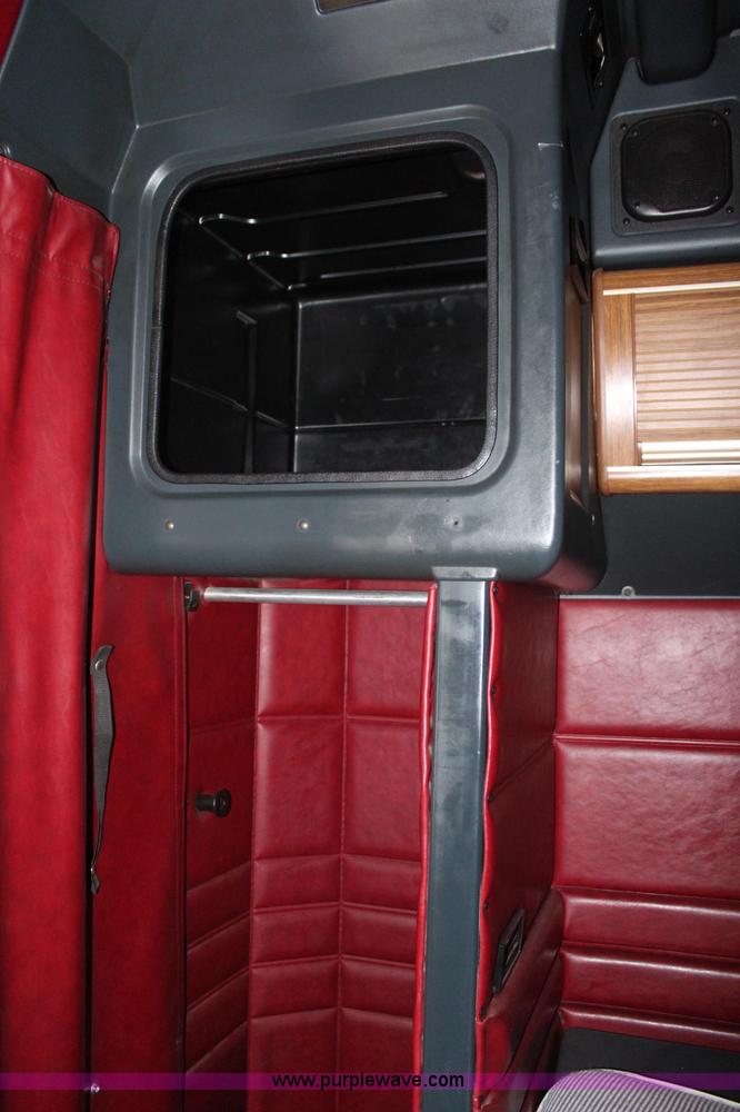 image for item K6927 2000 Peterbilt 378 semi truck