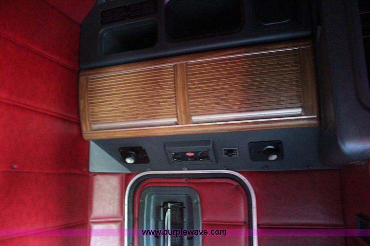 image for item K6927 2000 Peterbilt 378 semi truck