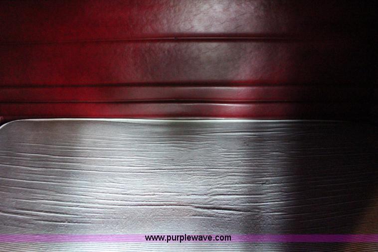 image for item K6927 2000 Peterbilt 378 semi truck