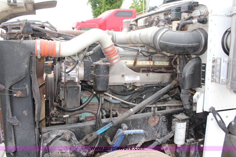 image for item K6927 2000 Peterbilt 378 semi truck