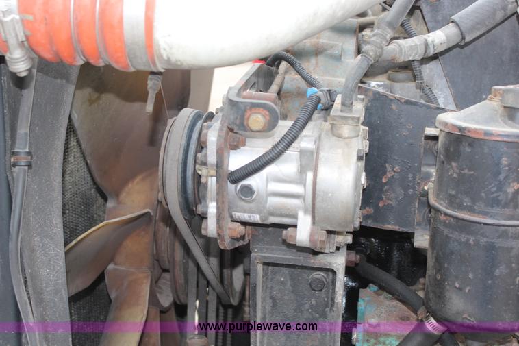 image for item K6927 2000 Peterbilt 378 semi truck